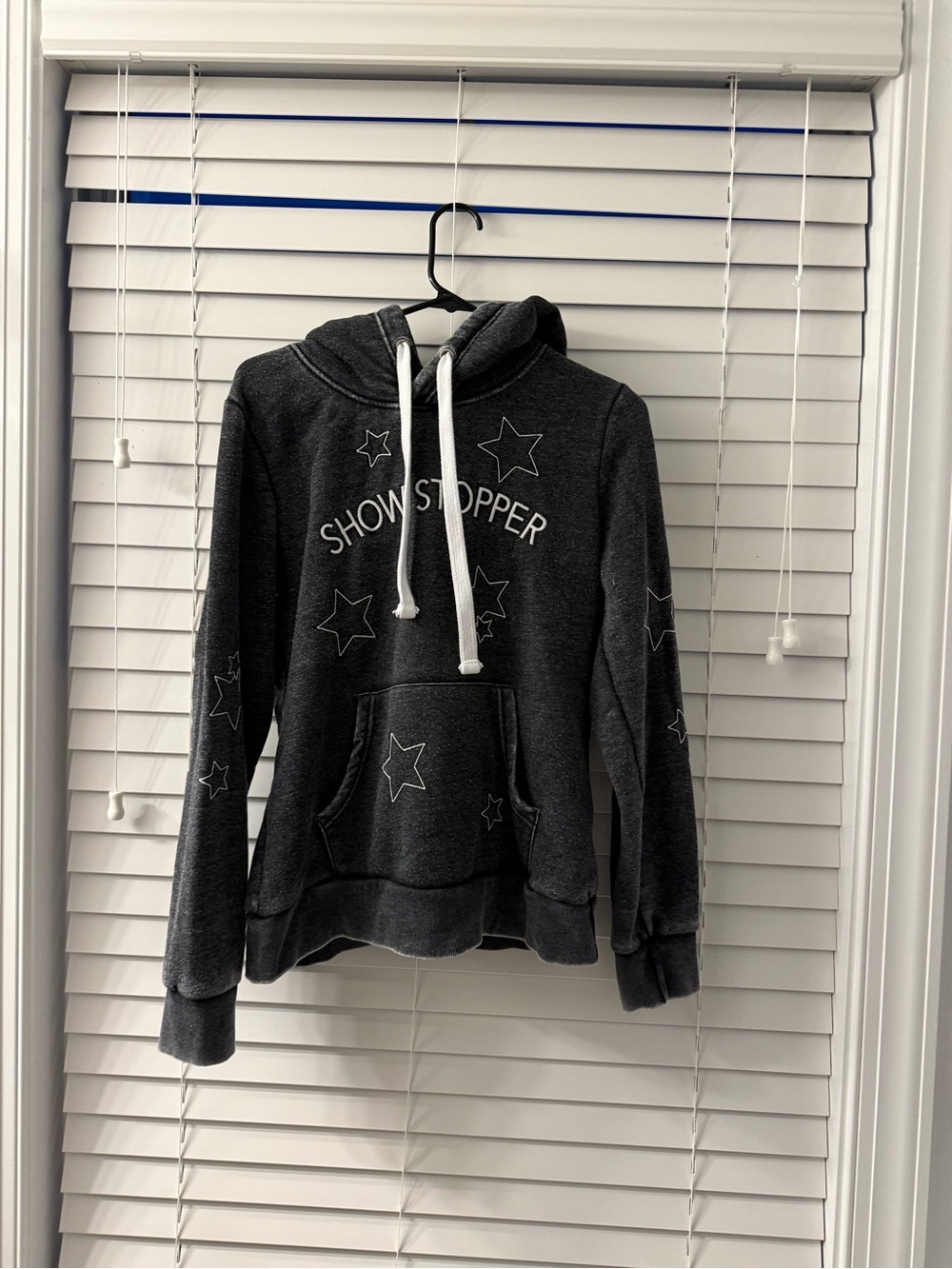 Super comfy Charcoal Gray SHOWSTOPPER Star Pullover Hoodie